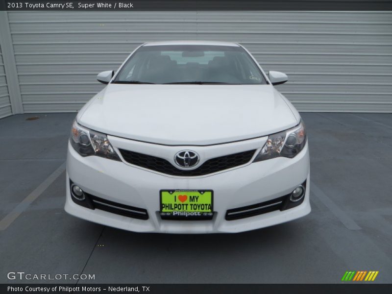 Super White / Black 2013 Toyota Camry SE