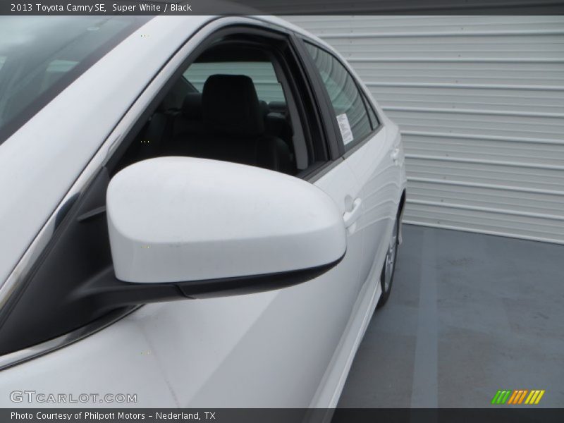Super White / Black 2013 Toyota Camry SE