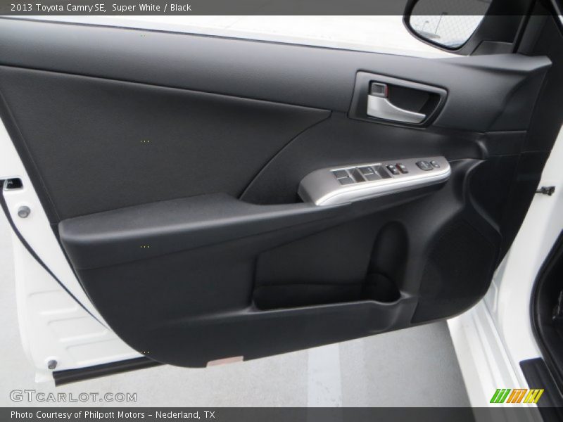 Super White / Black 2013 Toyota Camry SE