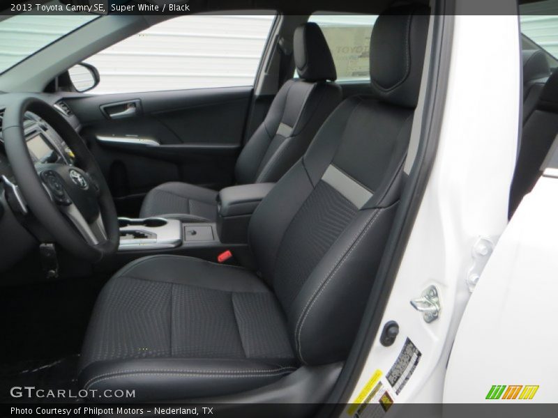 Super White / Black 2013 Toyota Camry SE