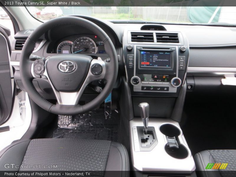 Super White / Black 2013 Toyota Camry SE