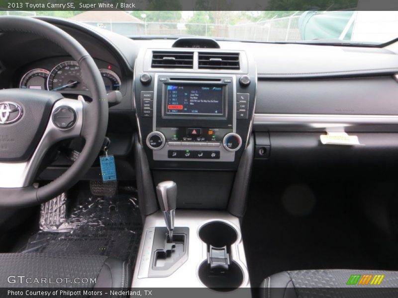 Super White / Black 2013 Toyota Camry SE
