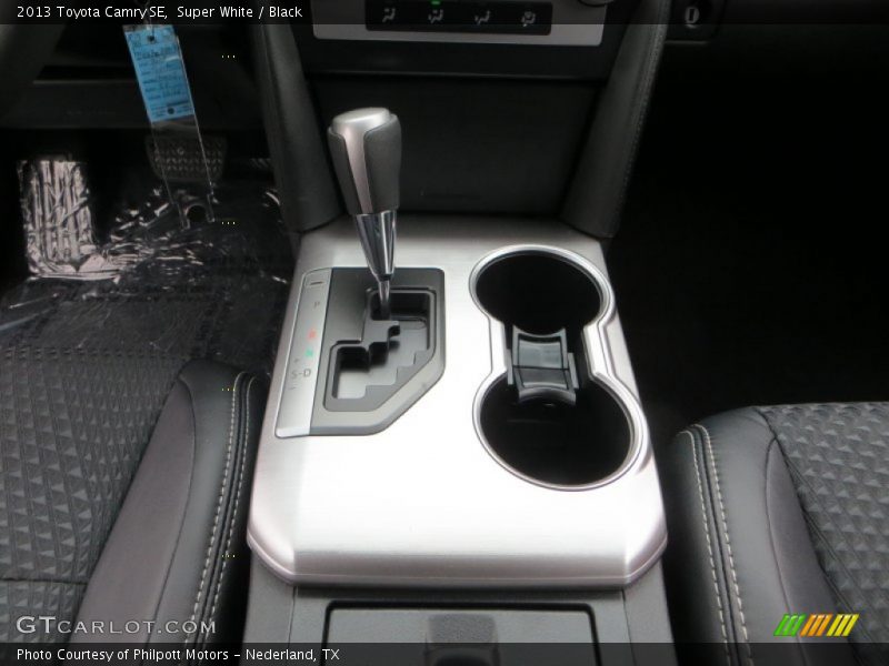 Super White / Black 2013 Toyota Camry SE