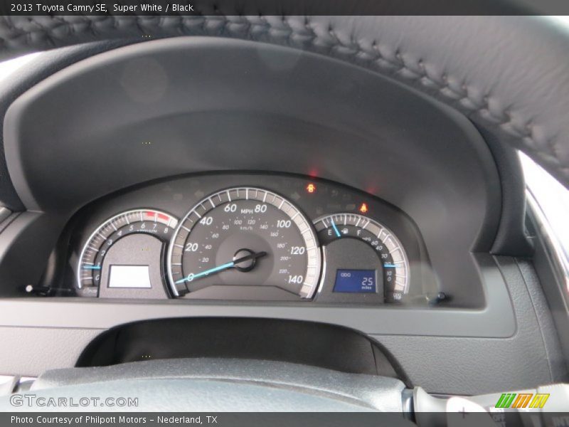 Super White / Black 2013 Toyota Camry SE