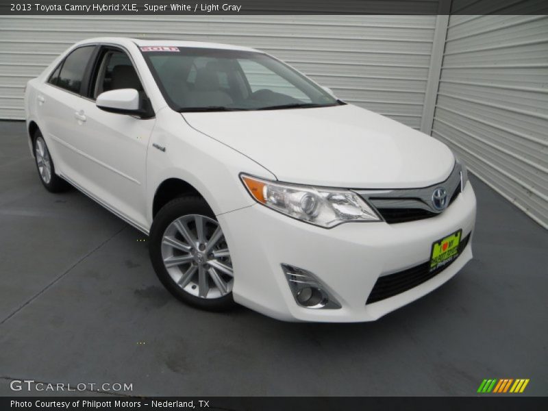 Super White / Light Gray 2013 Toyota Camry Hybrid XLE