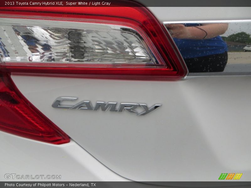 Super White / Light Gray 2013 Toyota Camry Hybrid XLE