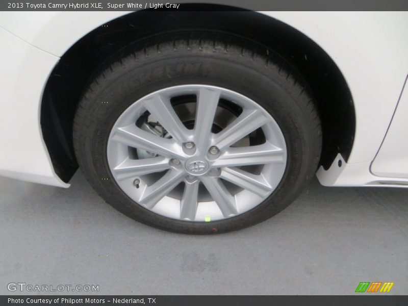 Super White / Light Gray 2013 Toyota Camry Hybrid XLE