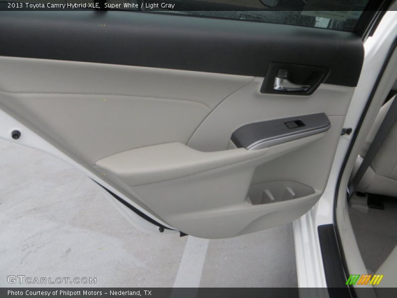 Super White / Light Gray 2013 Toyota Camry Hybrid XLE