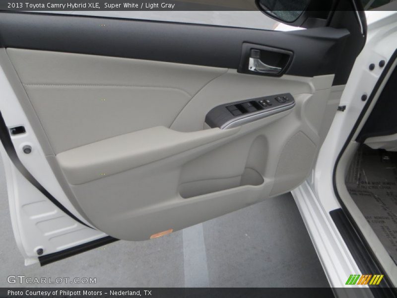 Super White / Light Gray 2013 Toyota Camry Hybrid XLE