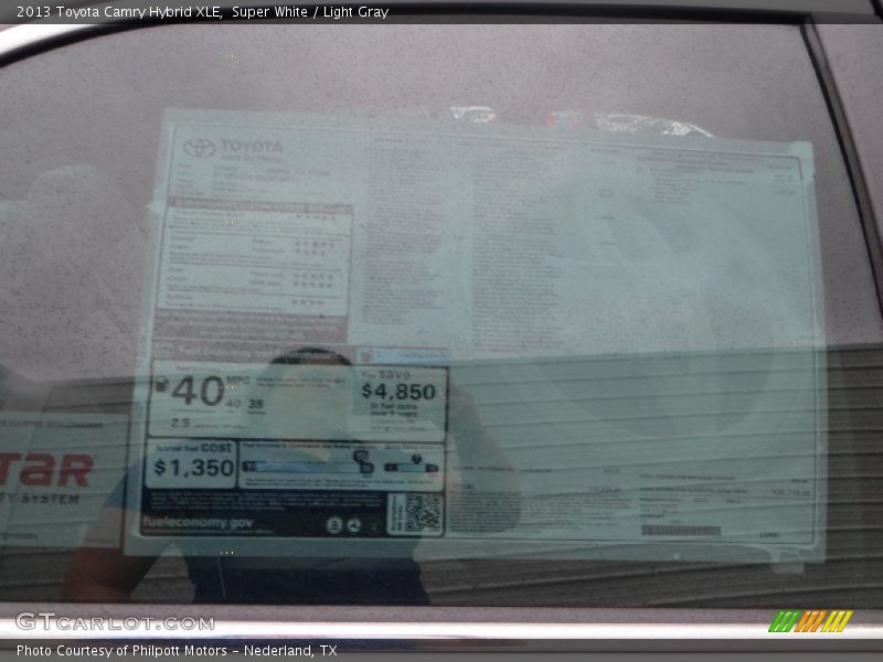 Super White / Light Gray 2013 Toyota Camry Hybrid XLE
