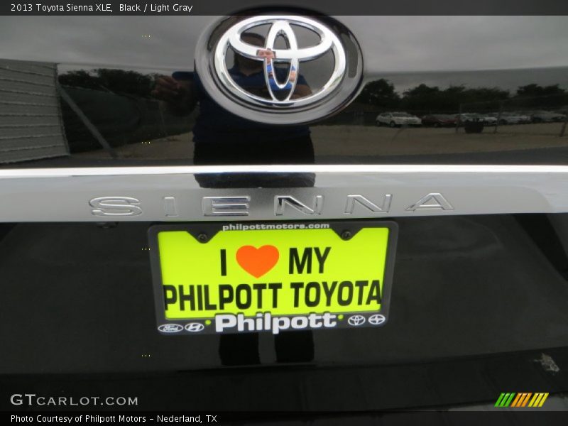 Black / Light Gray 2013 Toyota Sienna XLE