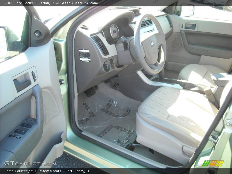 Kiwi Green / Medium Stone 2008 Ford Focus SE Sedan