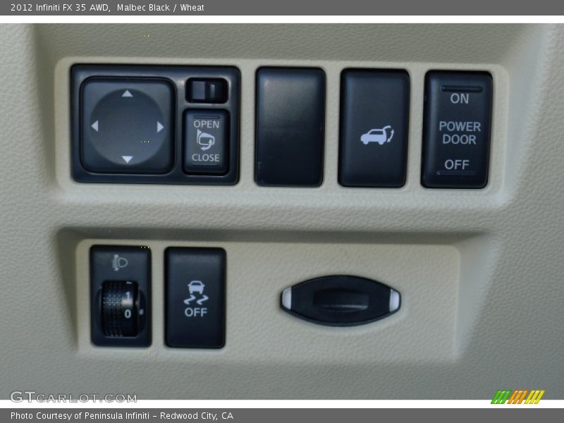 Controls of 2012 FX 35 AWD