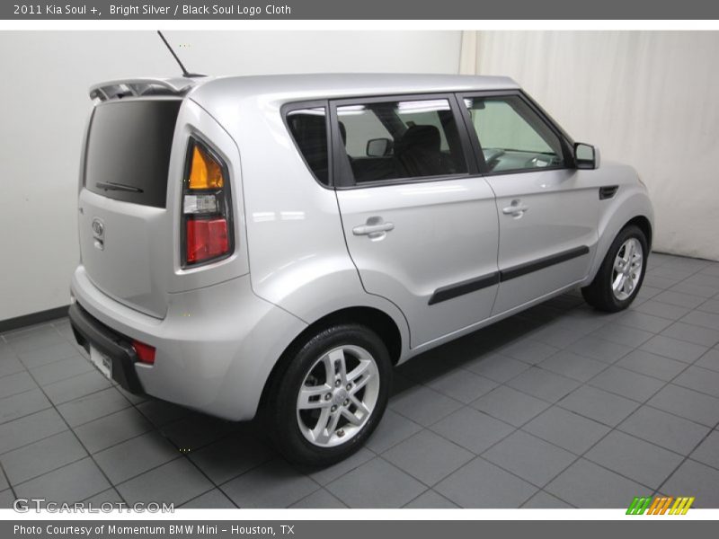Bright Silver / Black Soul Logo Cloth 2011 Kia Soul +