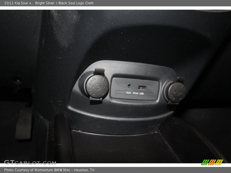 Bright Silver / Black Soul Logo Cloth 2011 Kia Soul +