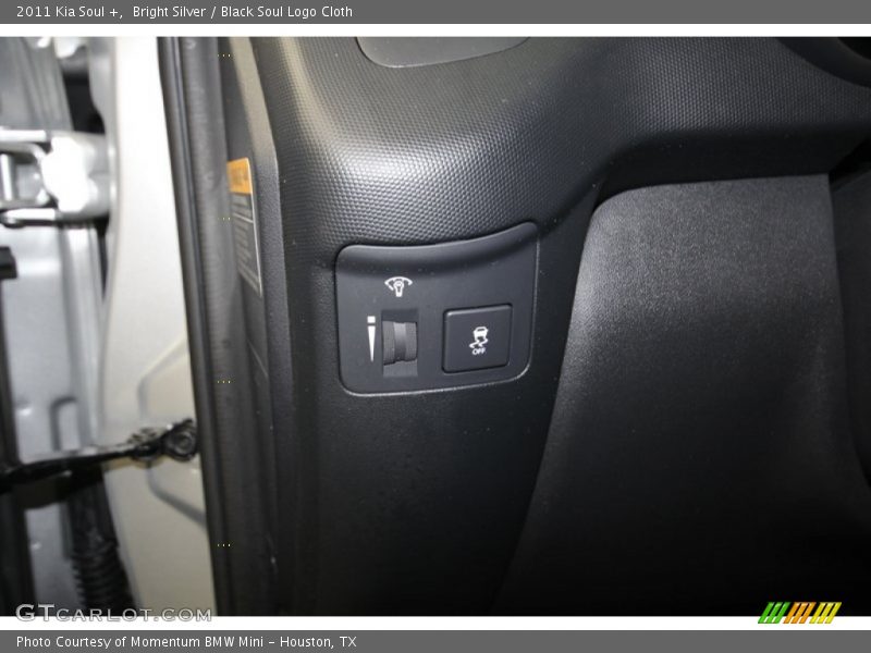 Bright Silver / Black Soul Logo Cloth 2011 Kia Soul +