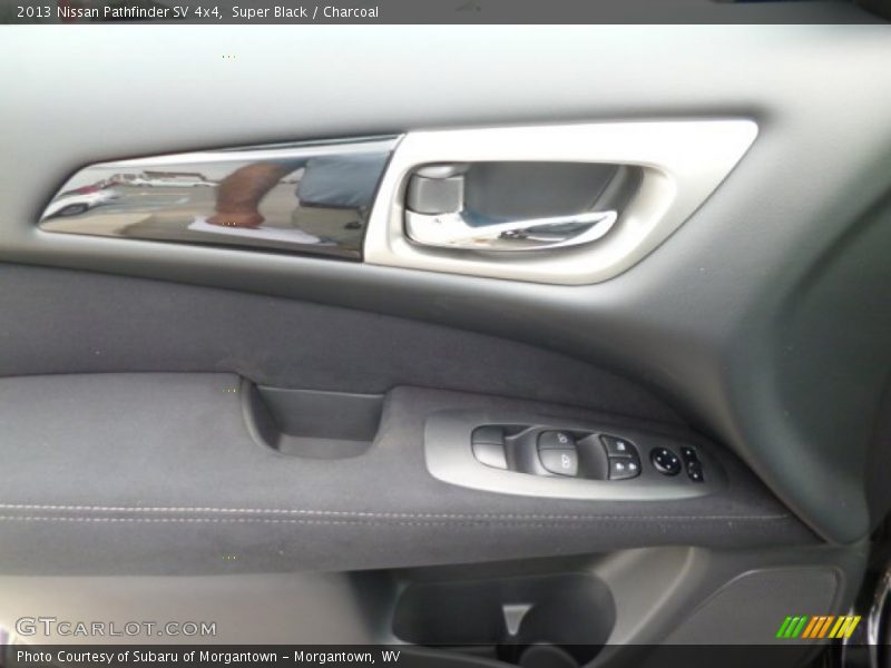 Super Black / Charcoal 2013 Nissan Pathfinder SV 4x4