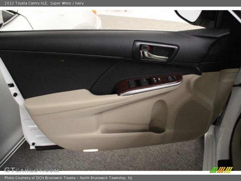 Super White / Ivory 2013 Toyota Camry XLE