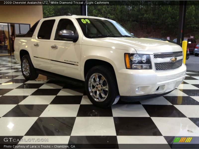 White Diamond Tricoat / Light Cashmere 2009 Chevrolet Avalanche LTZ