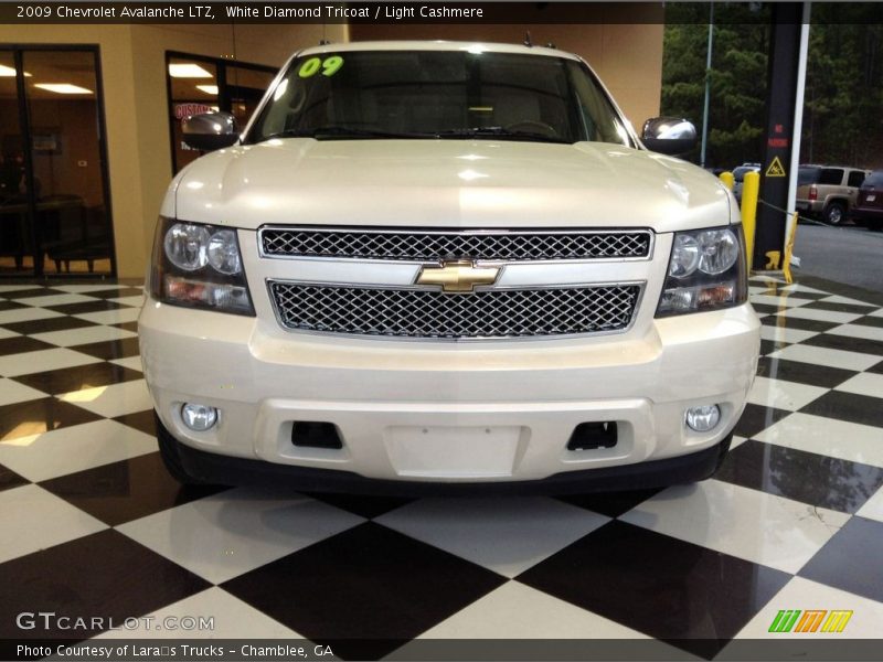 White Diamond Tricoat / Light Cashmere 2009 Chevrolet Avalanche LTZ