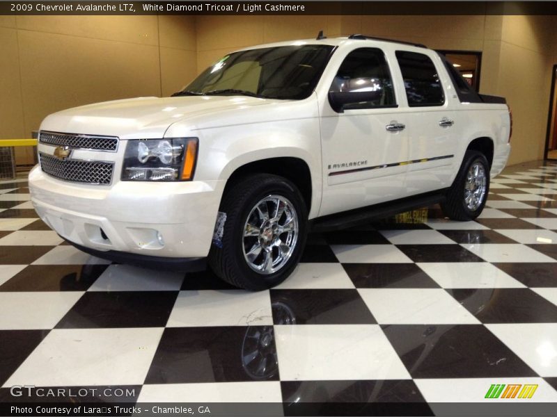 White Diamond Tricoat / Light Cashmere 2009 Chevrolet Avalanche LTZ