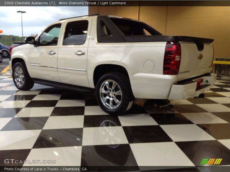 White Diamond Tricoat / Light Cashmere 2009 Chevrolet Avalanche LTZ