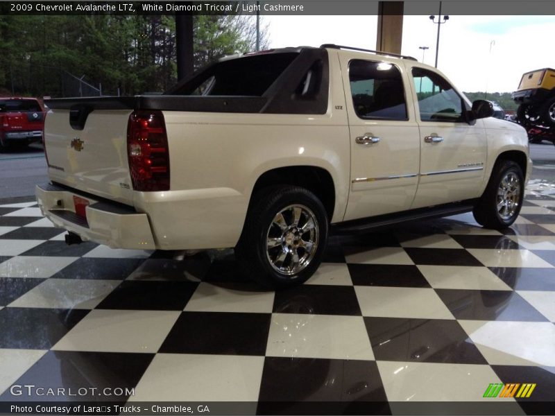 White Diamond Tricoat / Light Cashmere 2009 Chevrolet Avalanche LTZ