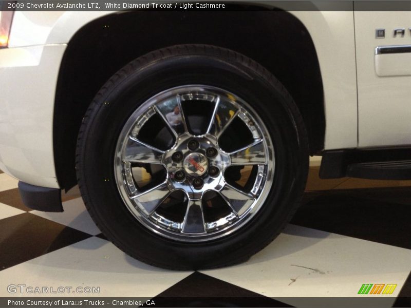 White Diamond Tricoat / Light Cashmere 2009 Chevrolet Avalanche LTZ