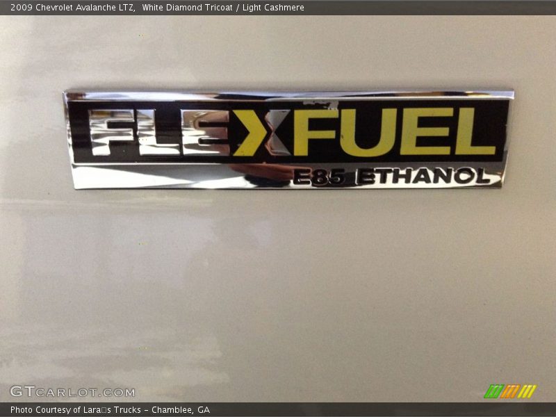White Diamond Tricoat / Light Cashmere 2009 Chevrolet Avalanche LTZ