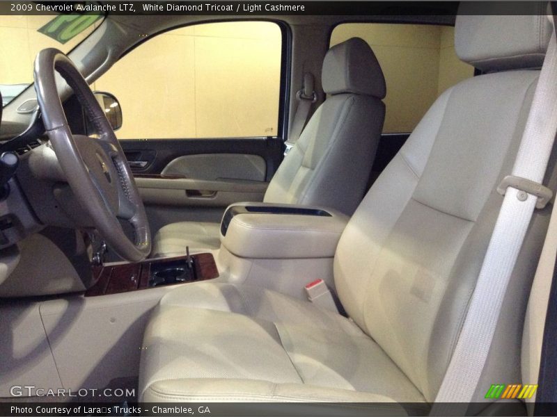 White Diamond Tricoat / Light Cashmere 2009 Chevrolet Avalanche LTZ