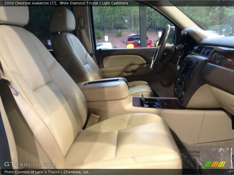 White Diamond Tricoat / Light Cashmere 2009 Chevrolet Avalanche LTZ