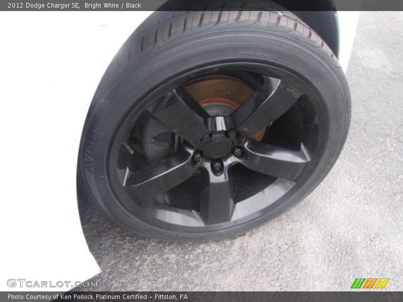 Bright White / Black 2012 Dodge Charger SE