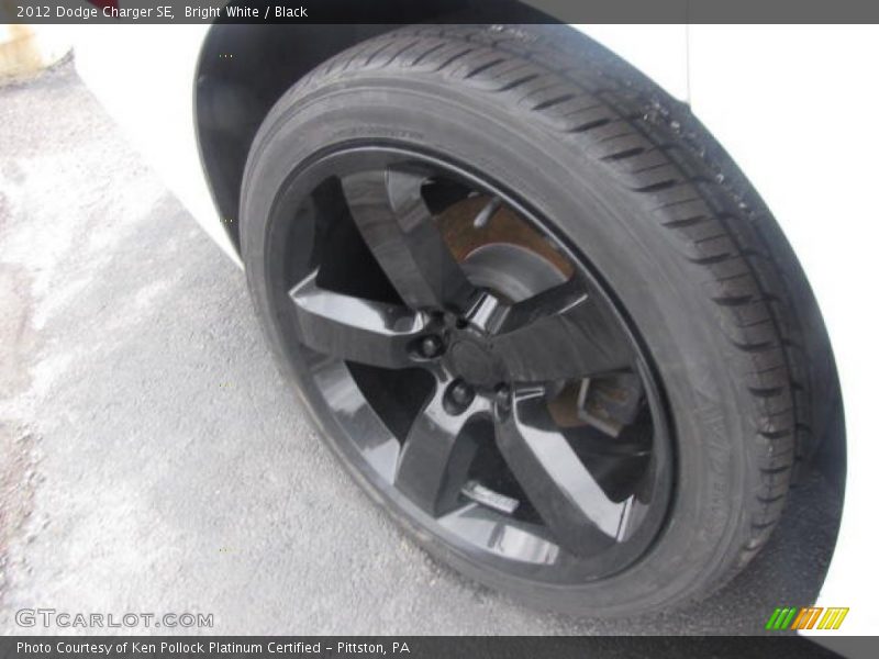 Bright White / Black 2012 Dodge Charger SE