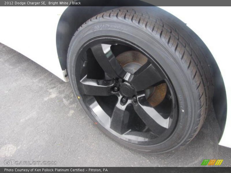 Bright White / Black 2012 Dodge Charger SE