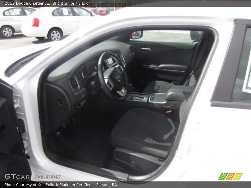 Bright White / Black 2012 Dodge Charger SE