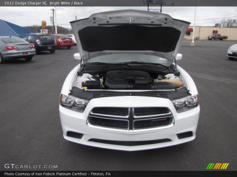 Bright White / Black 2012 Dodge Charger SE