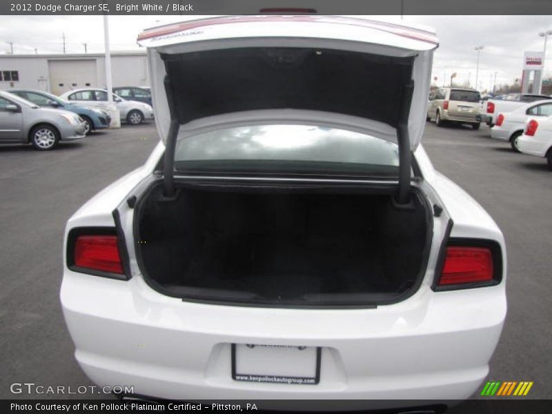 Bright White / Black 2012 Dodge Charger SE