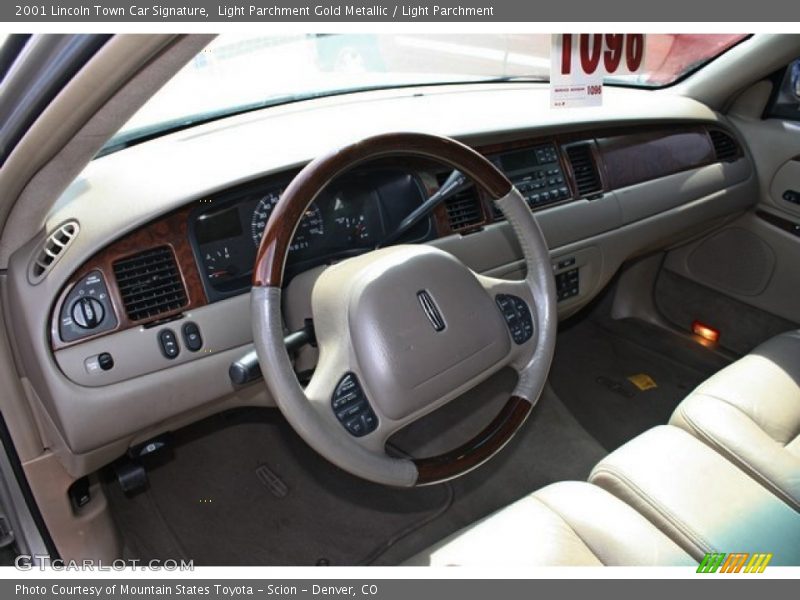 Light Parchment Gold Metallic / Light Parchment 2001 Lincoln Town Car Signature