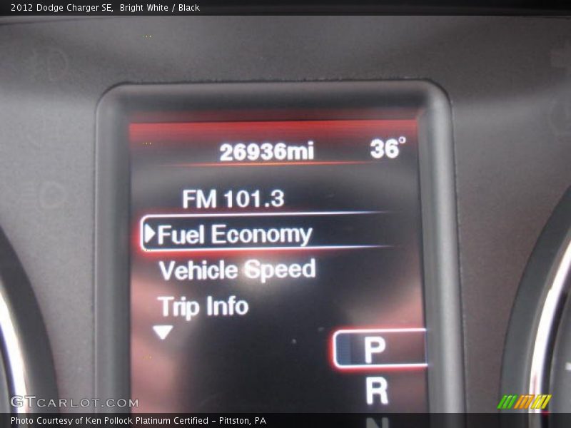 Bright White / Black 2012 Dodge Charger SE