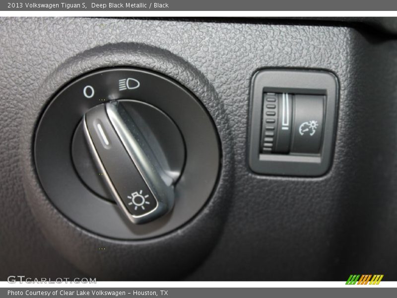 Deep Black Metallic / Black 2013 Volkswagen Tiguan S