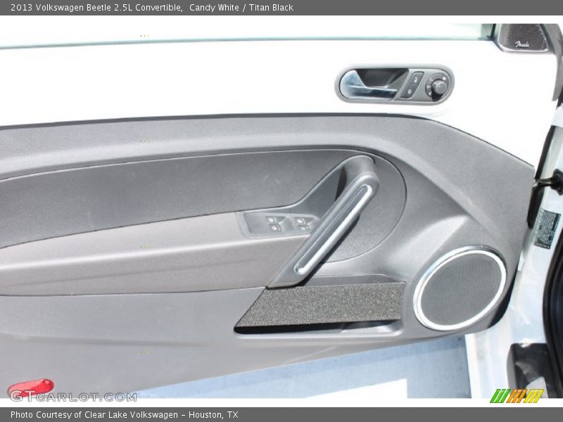 Candy White / Titan Black 2013 Volkswagen Beetle 2.5L Convertible