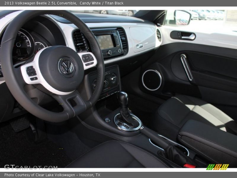 Candy White / Titan Black 2013 Volkswagen Beetle 2.5L Convertible