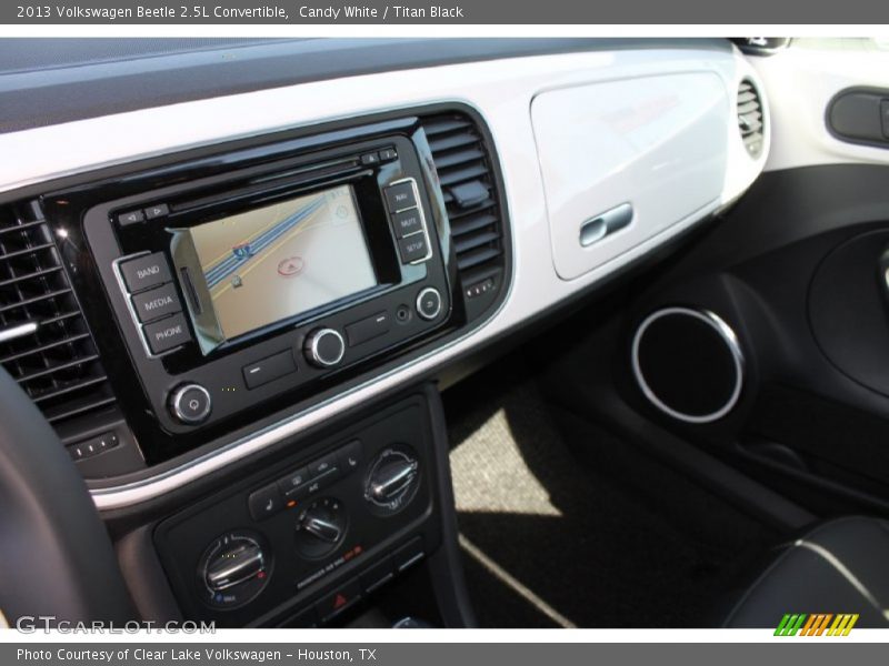 Candy White / Titan Black 2013 Volkswagen Beetle 2.5L Convertible