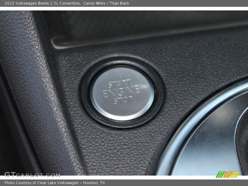 Candy White / Titan Black 2013 Volkswagen Beetle 2.5L Convertible