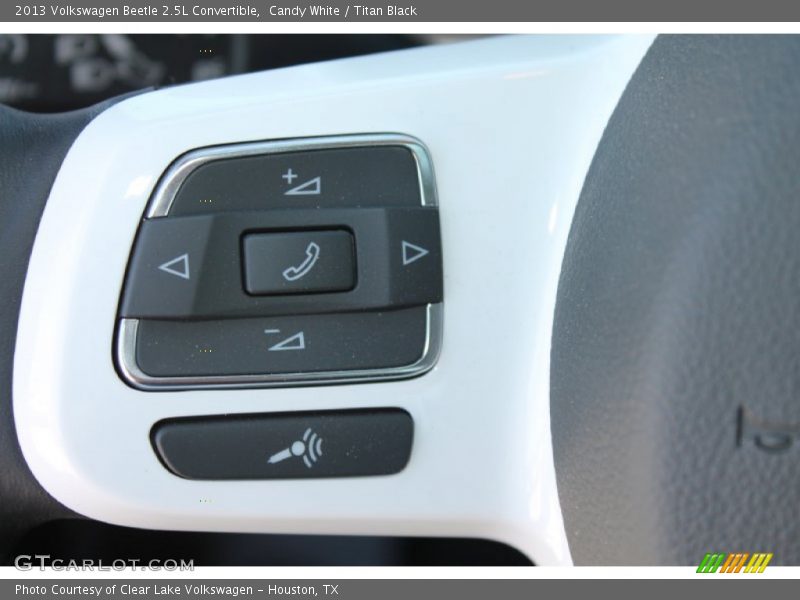 Candy White / Titan Black 2013 Volkswagen Beetle 2.5L Convertible