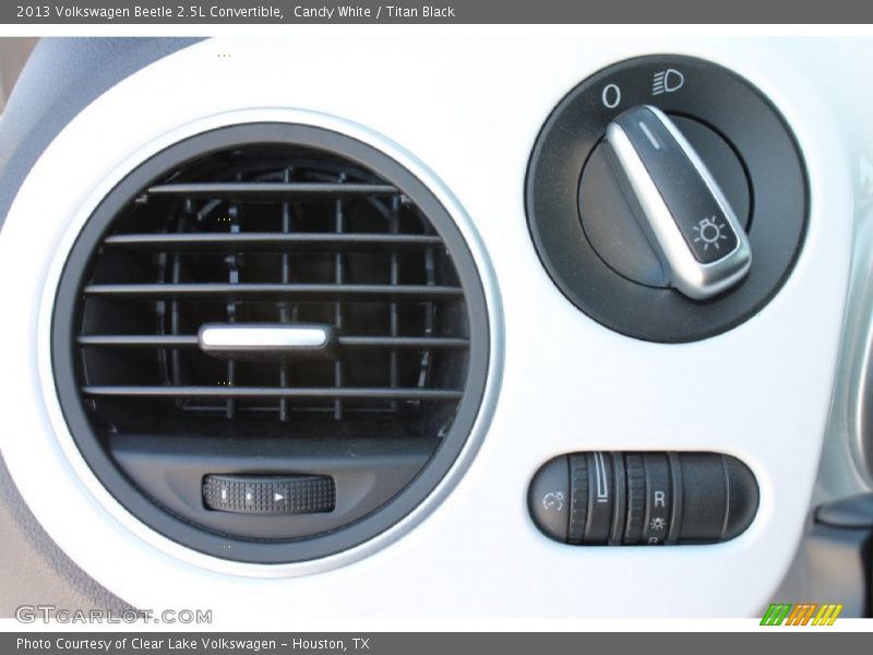 Candy White / Titan Black 2013 Volkswagen Beetle 2.5L Convertible