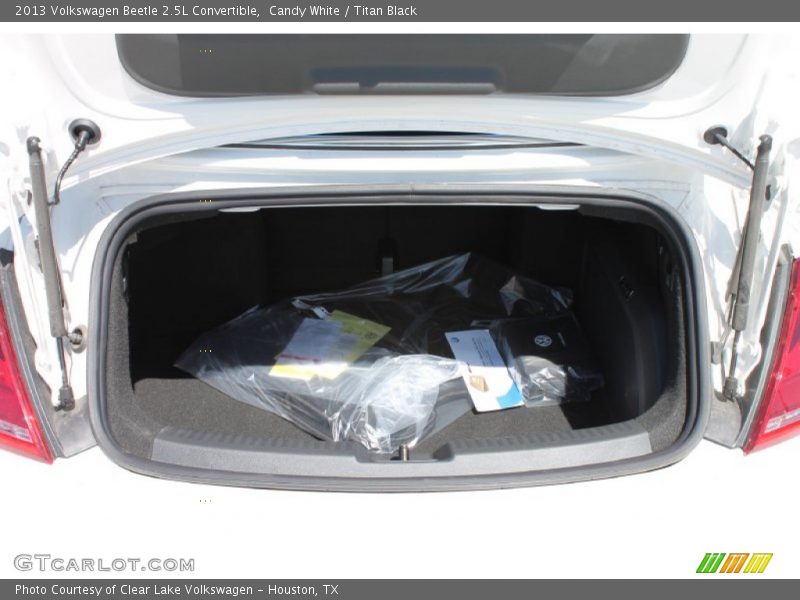 Candy White / Titan Black 2013 Volkswagen Beetle 2.5L Convertible