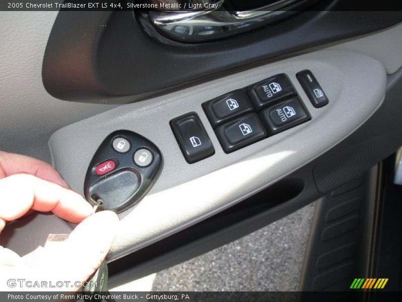 Silverstone Metallic / Light Gray 2005 Chevrolet TrailBlazer EXT LS 4x4