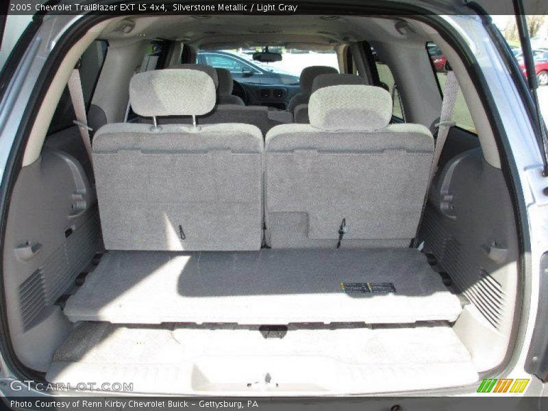  2005 TrailBlazer EXT LS 4x4 Trunk