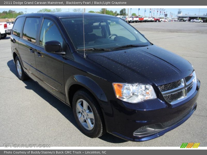 Front 3/4 View of 2011 Grand Caravan Mainstreet